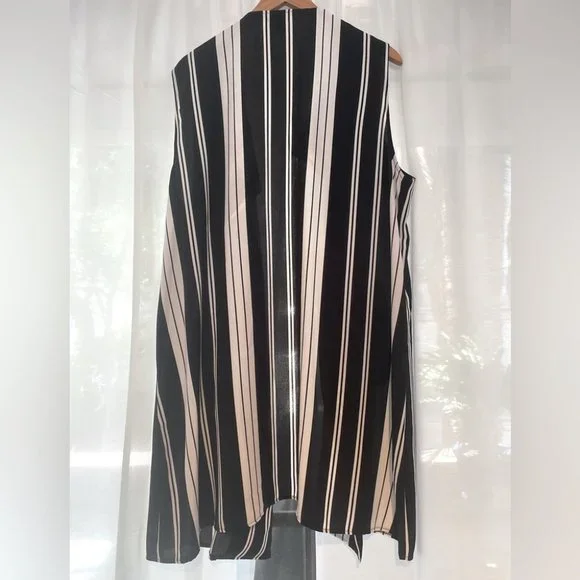 EMME brand vest/ waistcoat - Picture 2 of 4